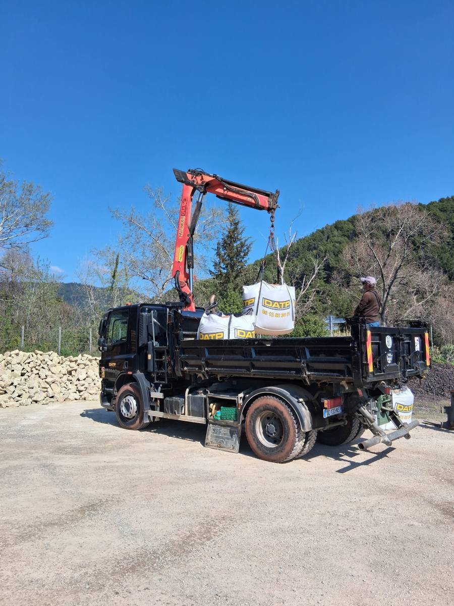 livraison de big bag en camion grus 19 tonnes