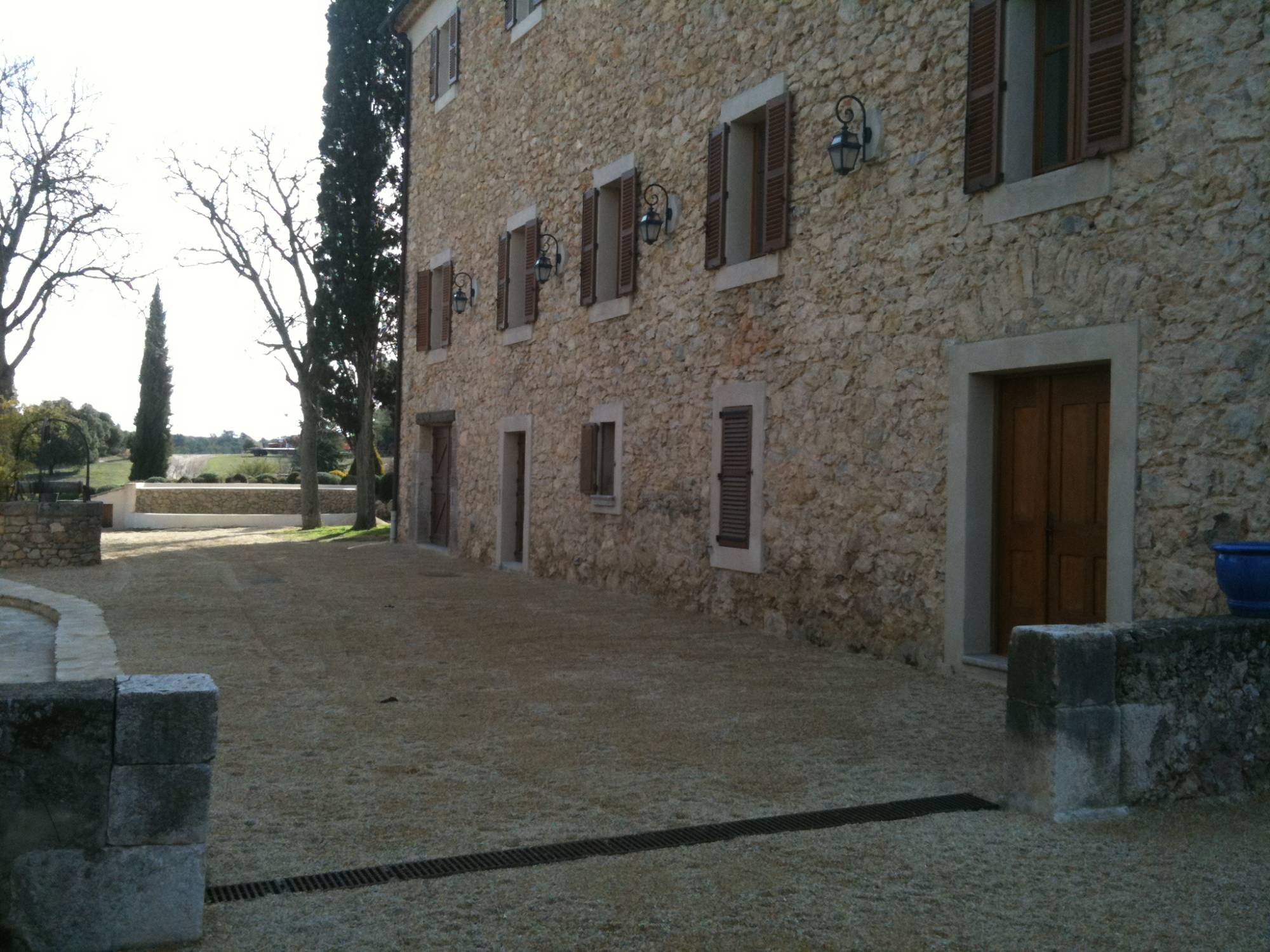 terrassement cour privé dans un domaine à Draguignan