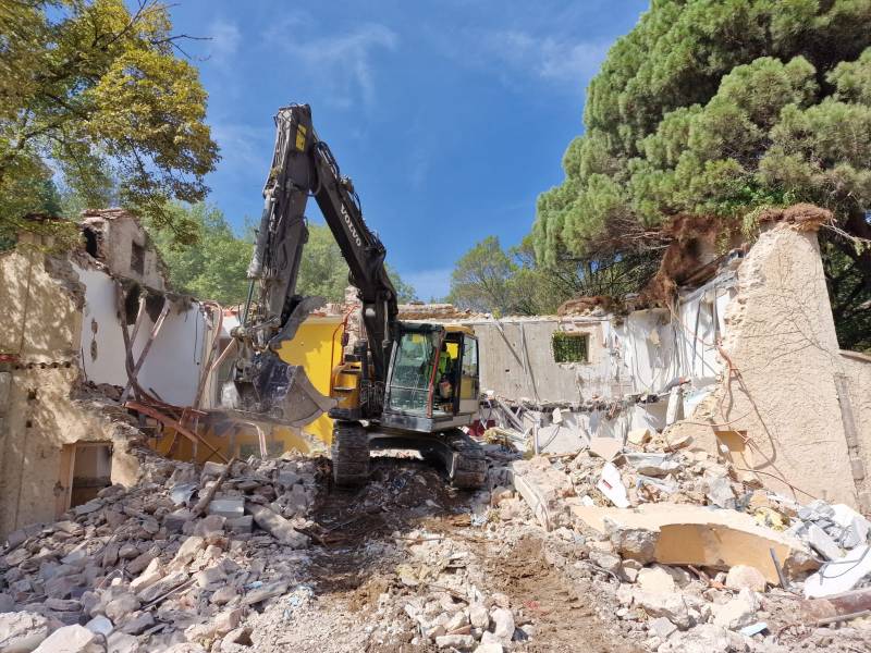 démolition maison avant construction trans en provence var