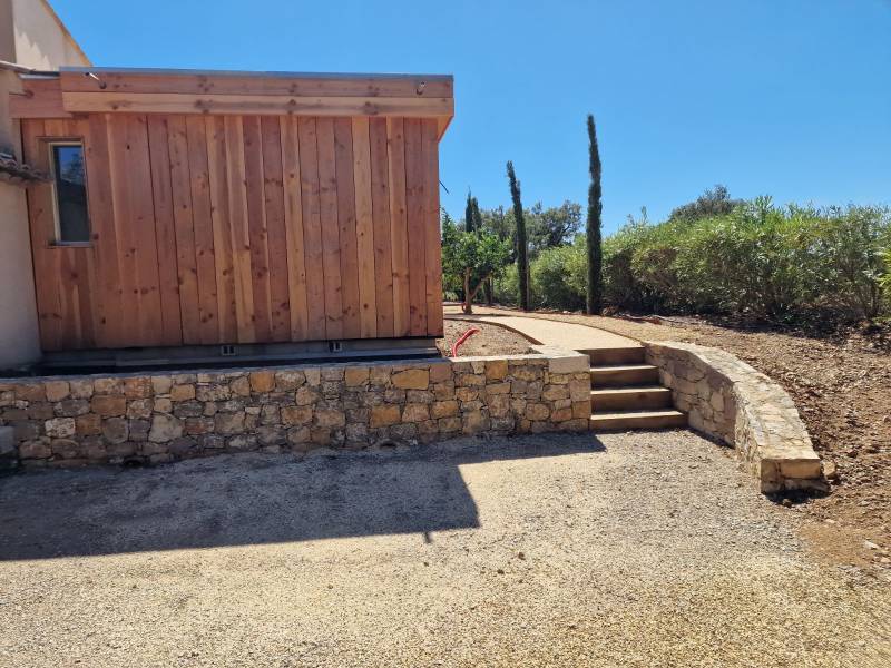Création mur enrochement avec escalier et terrain de pétanque